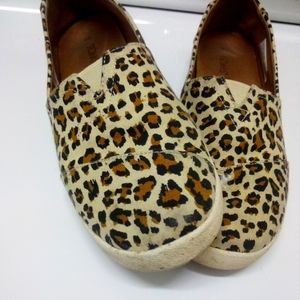 Leopard print toms